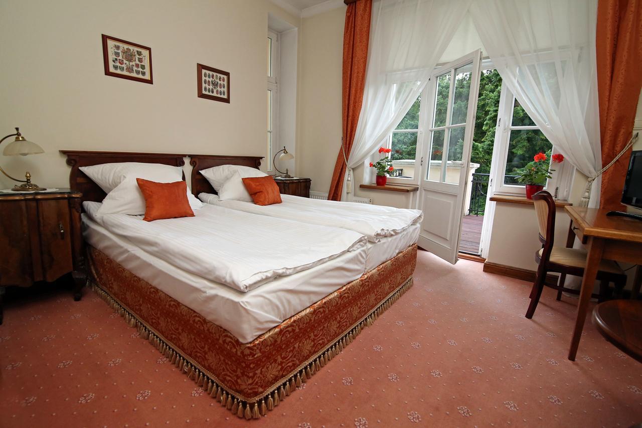 Dwor Bieland Bed & Breakfast Elblag Exterior foto