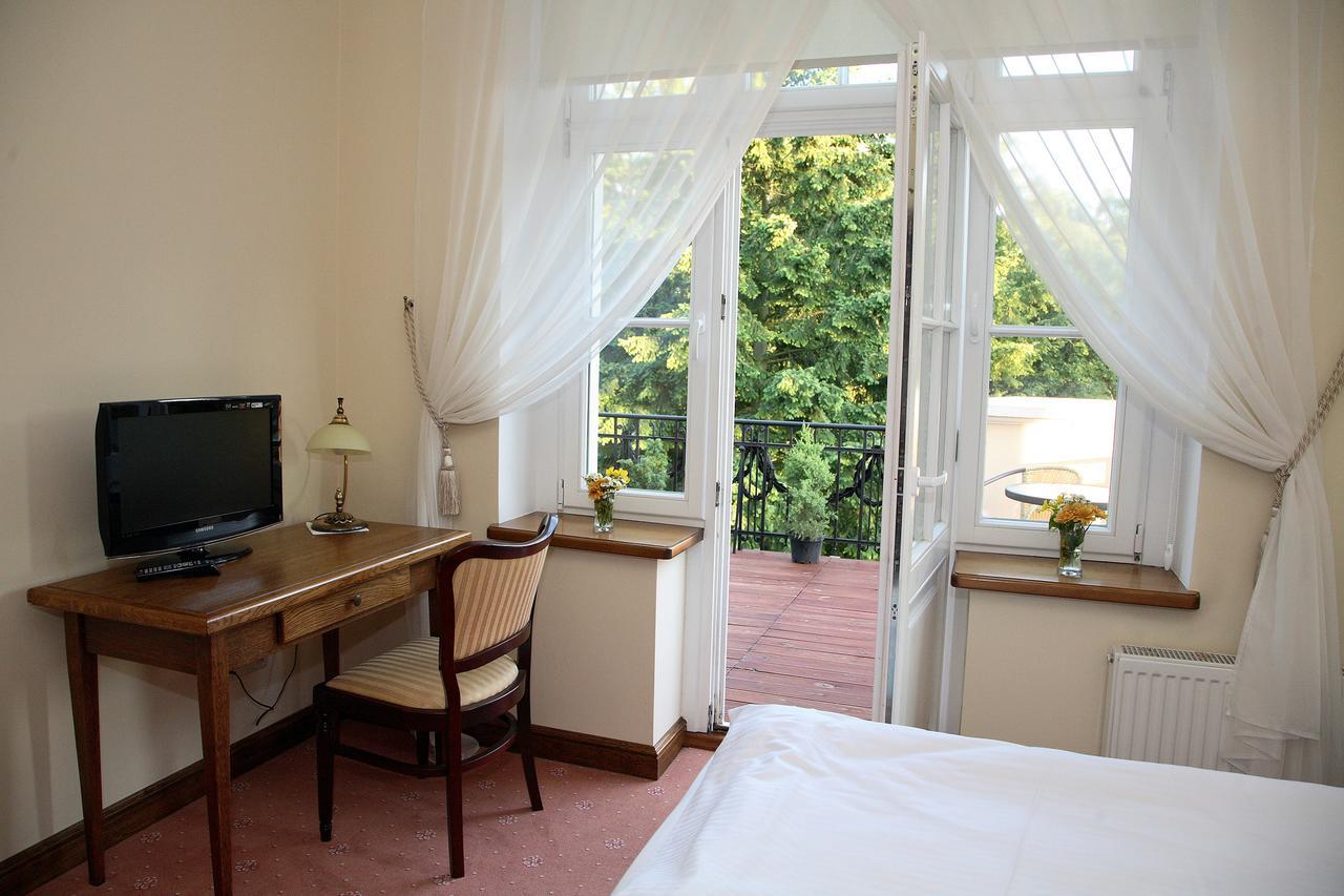 Dwor Bieland Bed & Breakfast Elblag Exterior foto